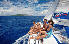 wealthy-lifestyle-friends-yatch-1